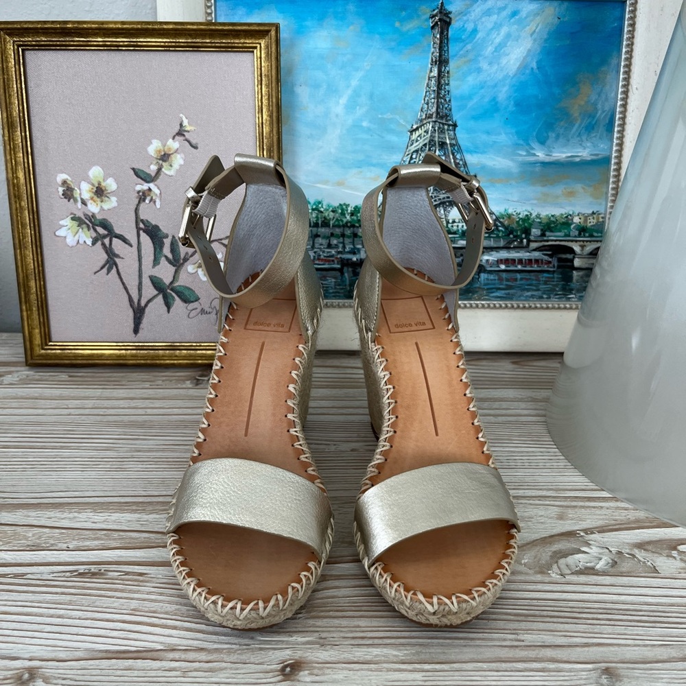 Dolce Vita Espadrilles in gold brand new